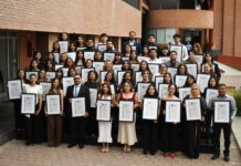 CUT entrega títulos profesionales a 61 egresados de Licenciatura y Posgrado.