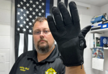 California busca prohibir guantes eléctricos de ICE ante posible compra de miles por parte de la agencia.