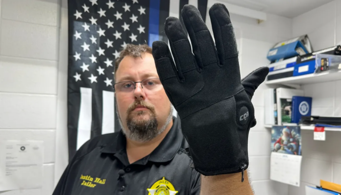 ICE guantes con descargas eléctricas