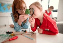 Advierten falta de espacios para alumnos neurodivergentes en Baja California.