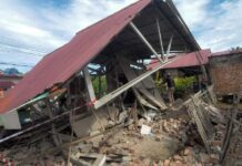 Sismo de magnitud 7.7 sacudió a Indonesia.