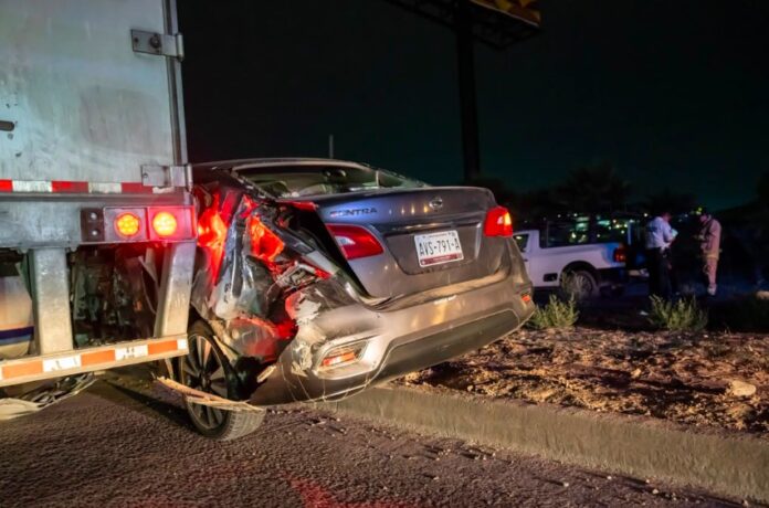 Tráiler arrastró carro .
