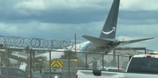 Avión de carga de Amazon se sale de la pista en Miami.