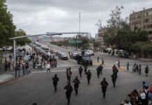 Familias presenciaron el desfile del 16 de Septiembre en Tijuana.