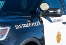 Hombre armado con martillo provoca incendio y es baleado por policías en San Diego.