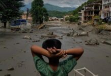 Deslave en el Himalaya sumá más de mil muertos y casi 4,500 desaparecidos en Nepal y el Tíbet.