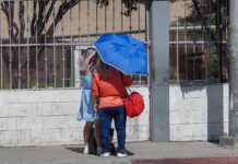 Calor extremo en Tijuana, trabajadores enfrentan jornadas bajo el sol. Calor