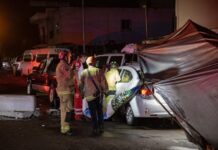 Joven ebrio choca contra puesto de tacos y dos autos en la Zona Centro.