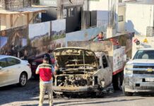 Incendio en camión repartidor de gas en Colinas de Agua Caliente moviliza a Bomberos.