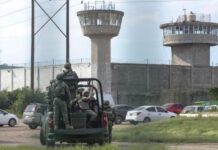 Riña en penal de Mazatlán dejó diez muertos, entre ellos un menor de edad.