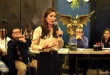 Verónica Ruffo sigue analizando candidatura con el PAN.