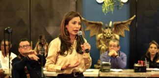 Verónica Ruffo sigue analizando candidatura con el PAN.
